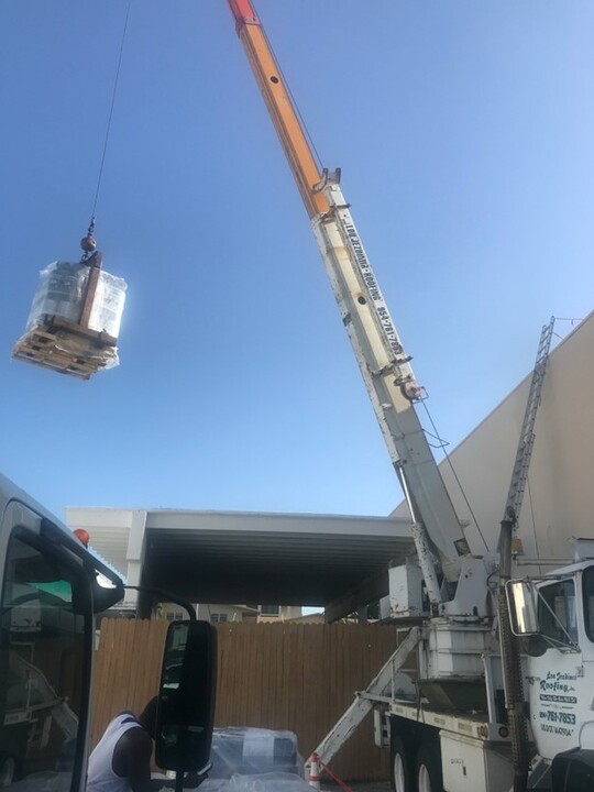 1989 L9000 Truck with Terex Crane